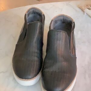 Mens slip on shoe